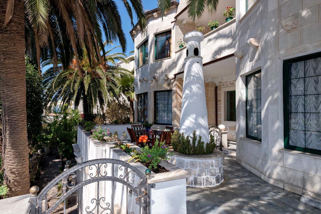 Apartments Villa Domus Marini Hvar Town Exterior photo